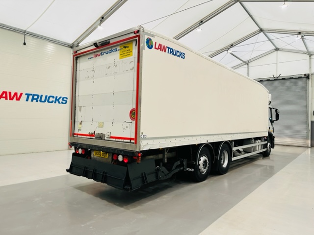 Iveco Stralis 310 AT 6×2 Box Van
