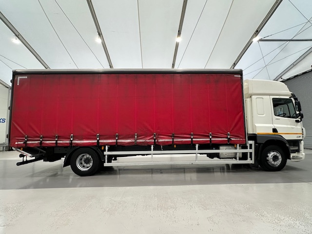 DAF CF 260 Sleeper Cab Curtainsider
