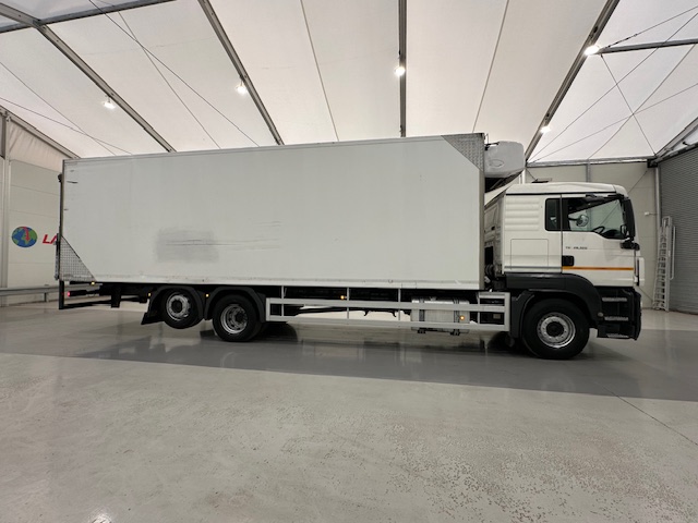 MAN TGS 26.320 6×2 Sleeper Cab Fridge Box