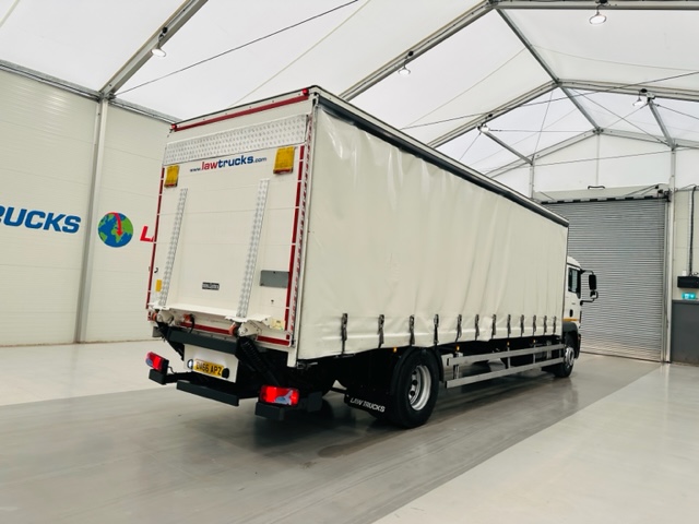 MAN TGM 18.250 Sleeper Cab Curtainsider