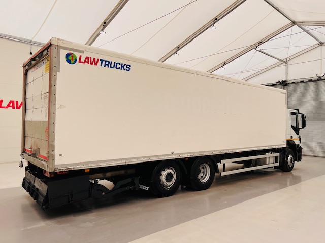 Iveco Stralis 310 AT Euro 6 6×2 Box Van