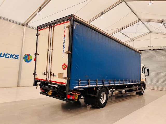 MAN TGM 18.250 Sleeper Cab Curtainsider