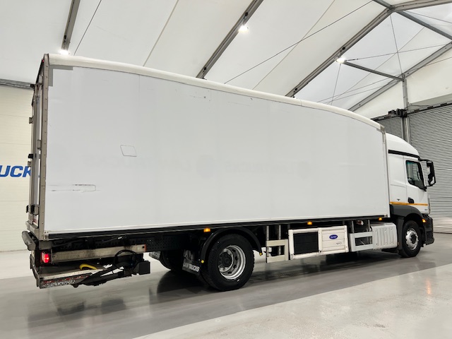 Mercedes Actros 1824 4×2 Sleeper Cab Fridge Box