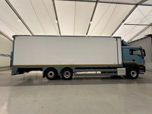MAN TGS 26.360 6×2 Sleeper Cab Insulated Box Van