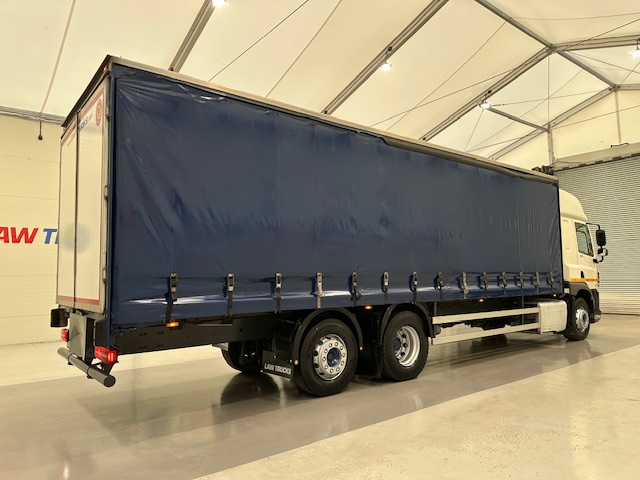 DAF CF 330 6×2 Rear Lift Sleeper Cab Curtainsider