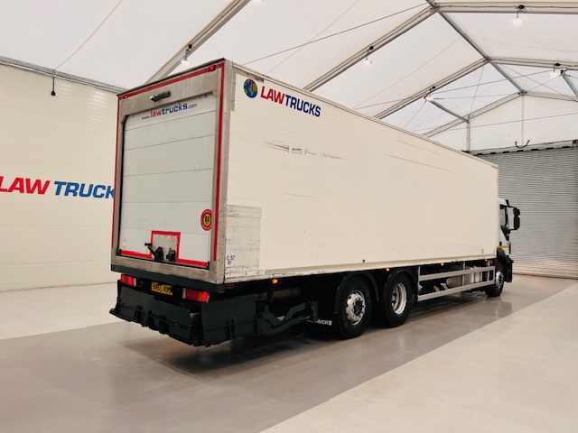 Iveco Stralis 310 AT 6×2 Box Van