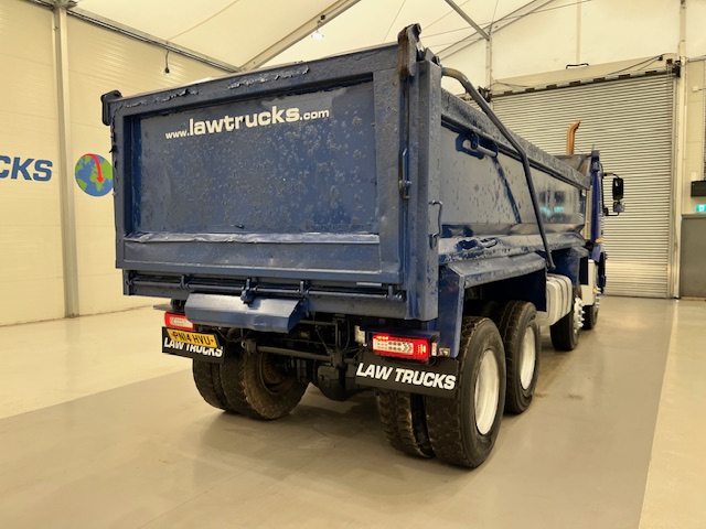 Volvo FM 410 8×4 Day Cab Steel Tipper