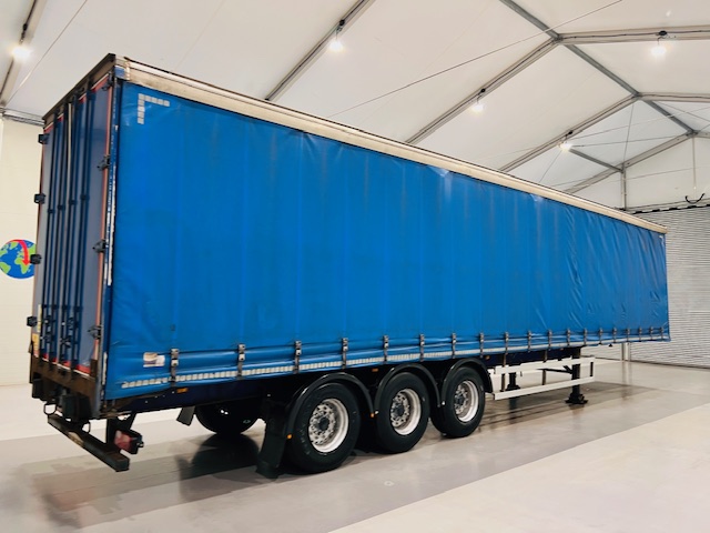 SDC Tri Axle Curtainsider Trailer