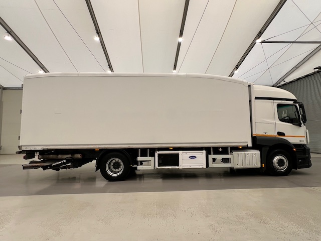 Mercedes Actros 1824 4×2 Sleeper Cab Fridge Box