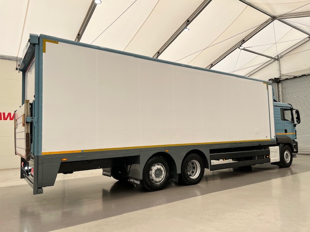 MAN TGS 26.320 6×2 Sleeper Cab Insulated Box Van
