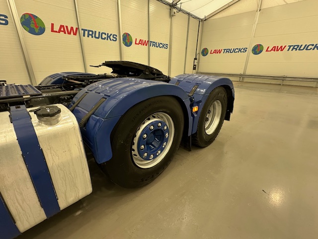 Volvo FH 500 Euro 5 6×2 Tractor Unit Safari Edition