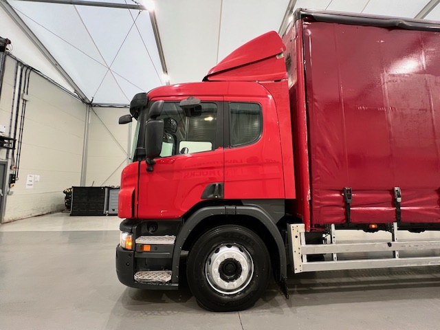 Scania P230 4×2 Sleeper Cab Curtainsider