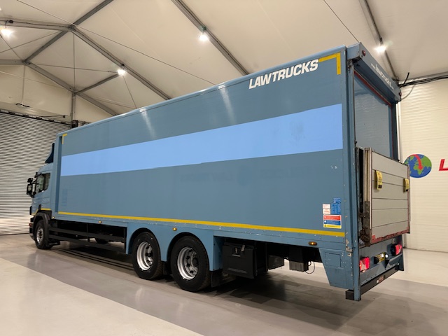 Scania P320 6×2 10 Tyre Rear Lift Insulated Box Van