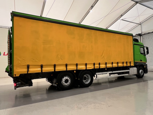 Mercedes Actros 2536 6×2 Sleeper Cab Curtainsider
