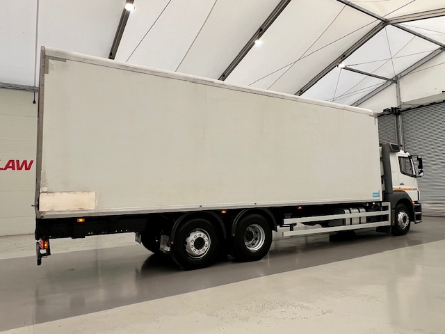 Mercedes Axor 2529 6×2 Rear Lift Sleeper Cab Fridge Box