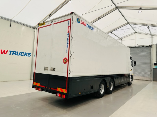 Mercedes 2543 6×2 10 Tyre Rear Lift Sleeper Cab Box Van