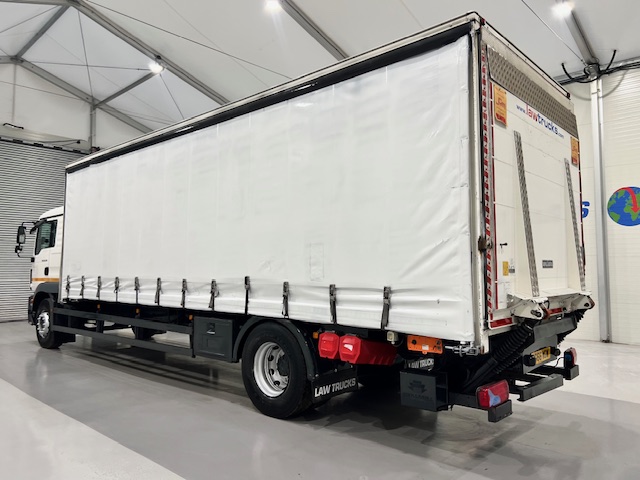 MAN TGM 18.250 4×2 Sleeper Cab Curtainsider