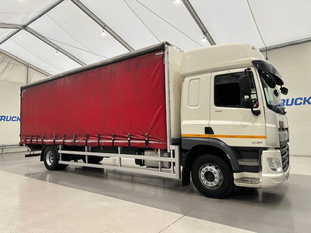 DAF CF 260 Sleeper Cab Curtainsider