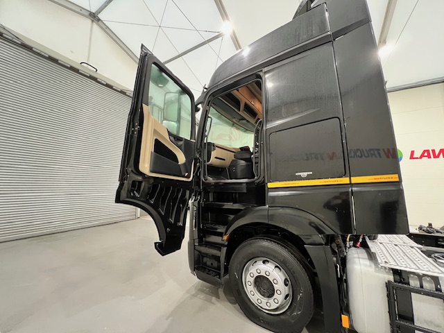Mercedes Actros 2545 6×2 Midlift Tractor Unit