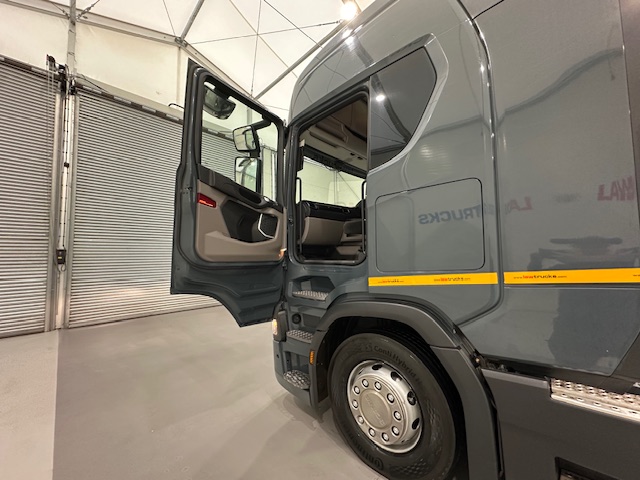Scania R450 6×2 Midlift Highline Tractor Unit