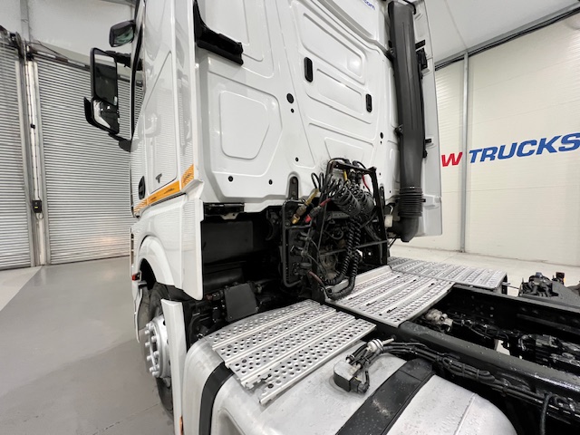 Mercedes Actros 2545 6×2 Midlift Tractor Unit