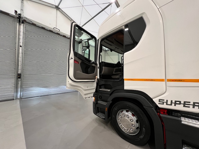 Scania R450 6×2 Midlift Highline Tractor Unit