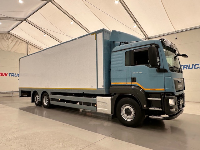 MAN TGS 26.360 6×2 Sleeper Cab Insulated Box Van