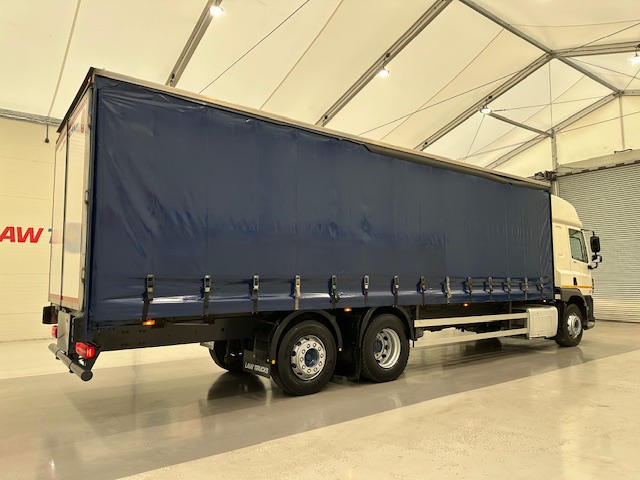 DAF CF 330 6×2 Rear Lift Sleeper Cab Curtainsider