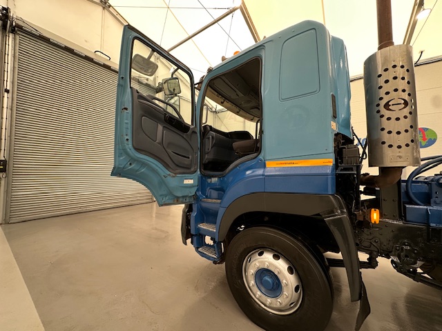 Hino 700 4123 8×4 Cement Mixer