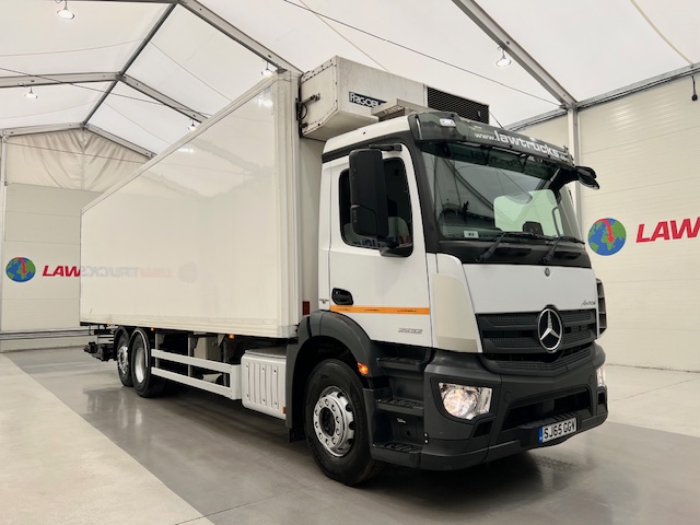 Mercedes Actros 2532 6×2 Rear Lift Day Cab Fridge Box