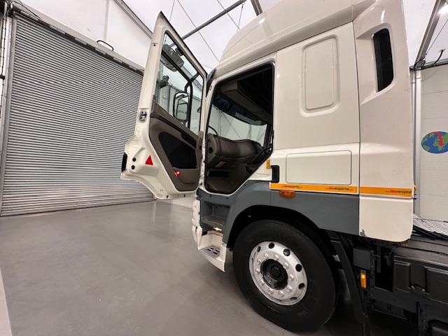 DAF CF85 460 6×2 Midlift Tractor Unit