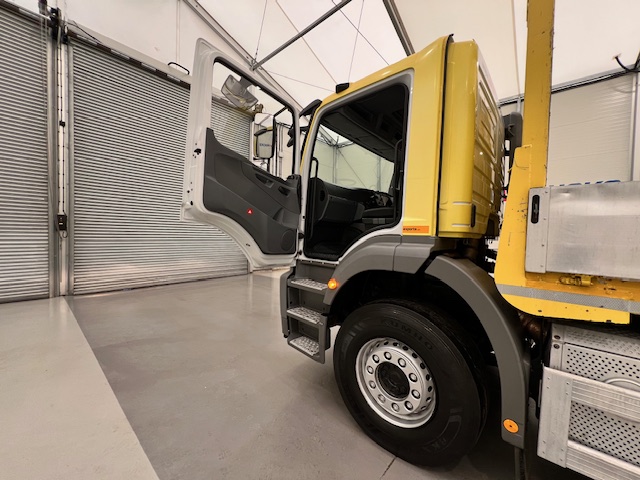 Mercedes Axor 2529 Rear Lift Brick Grab Manual