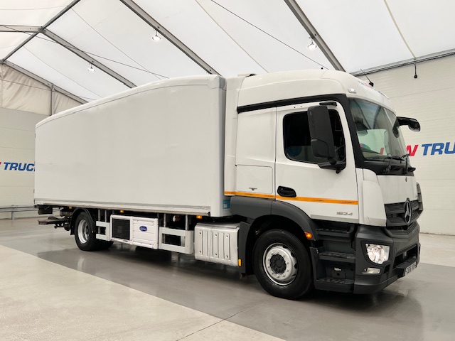 Mercedes Actros 1824 4×2 Sleeper Cab Fridge Box