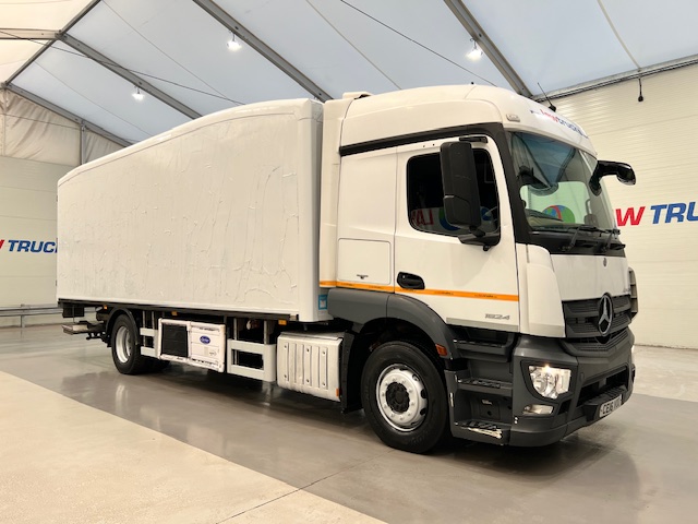 Mercedes Actros 1824 4×2 Sleeper Cab Fridge Box