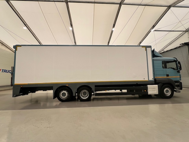 MAN TGS 26.320 6×2 Sleeper Cab Insulated Box Van