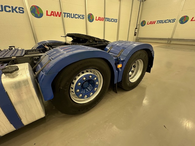 Volvo FH 500 Euro 5 6×2 Tractor Unit Safari Edition