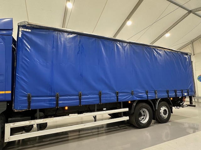 Scania 114 340 6×2 Rear Lift Sleeper Cab Curtainsider
