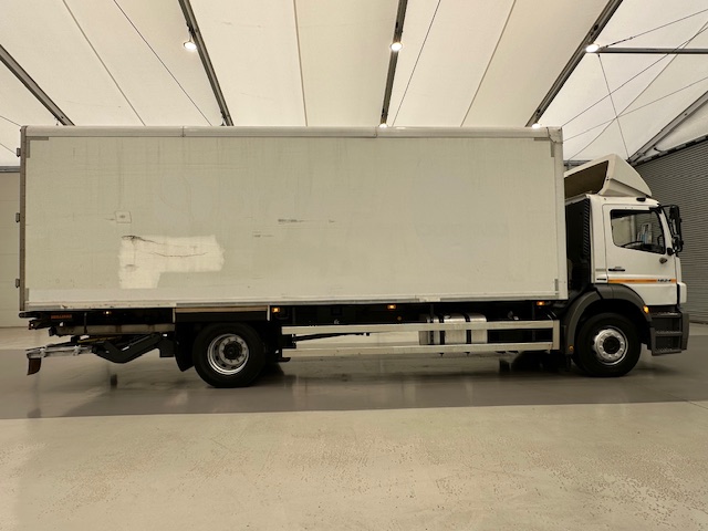 Mercedes Axor 1824 Day Cab Box Van