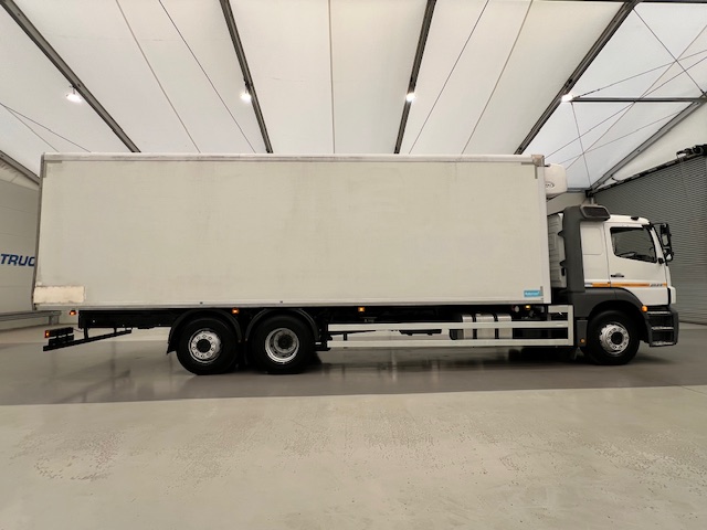 Mercedes Axor 2529 6×2 Rear Lift Sleeper Cab Fridge Box