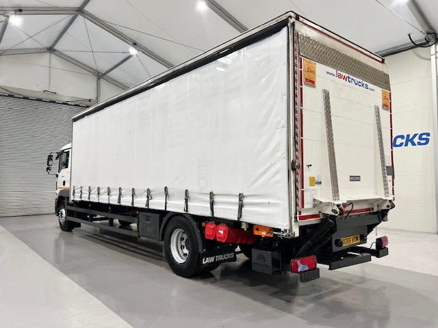 MAN TGM 18.250 4×2 Sleeper Cab Curtainsider