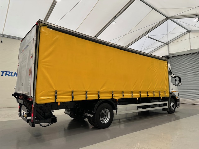 Mercedes Axor 1824 Day Cab Curtainsider Manual