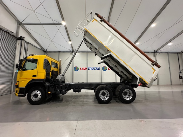 Volvo FM 300 6×4 Day Cab Tipper