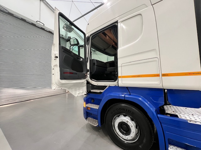 Scania R450 6×2 Midlift Topline Tractor Unit