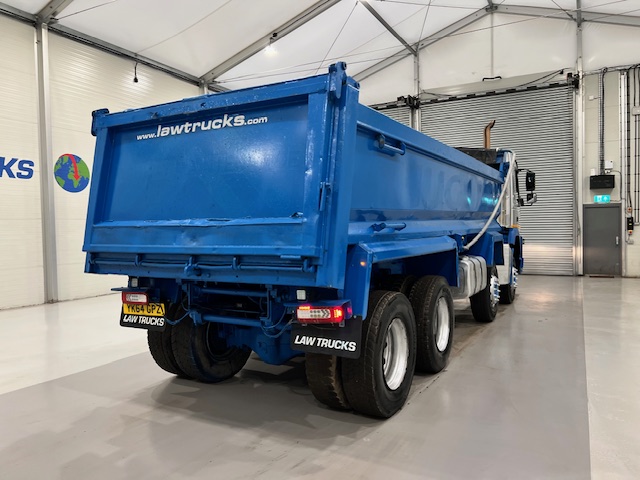 Volvo FMX 410 8×4 Day Cab Steel Tipper
