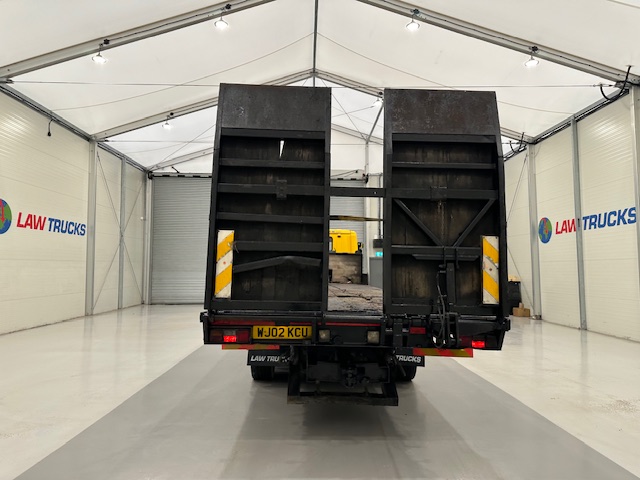 Scania 114 340 6×2 Rear Lift Day Cab Beavertail