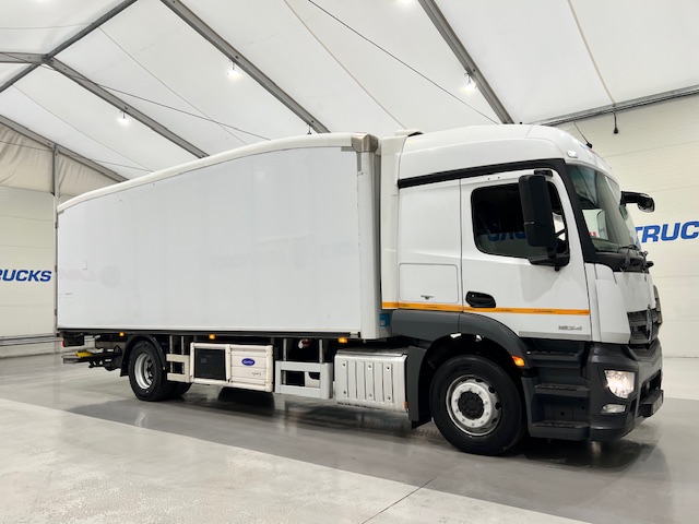 Mercedes Actros 1824 4×2 Sleeper Cab Fridge Box