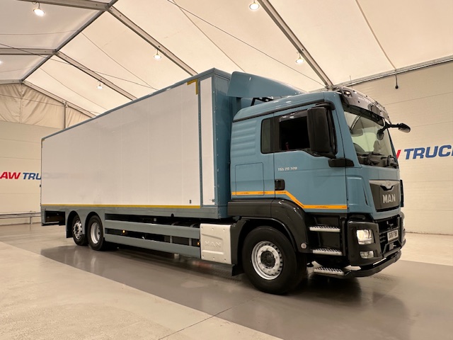 MAN TGS 26.360 6×2 Sleeper Cab Insulated Box Van
