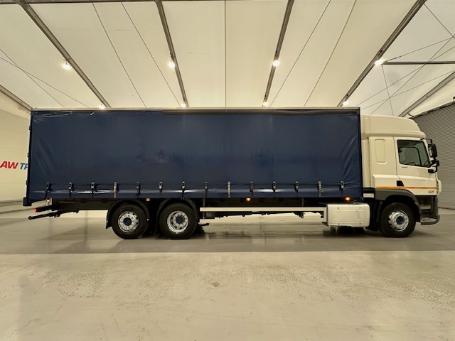 DAF CF 330 6×2 Rear Lift Sleeper Cab Curtainsider