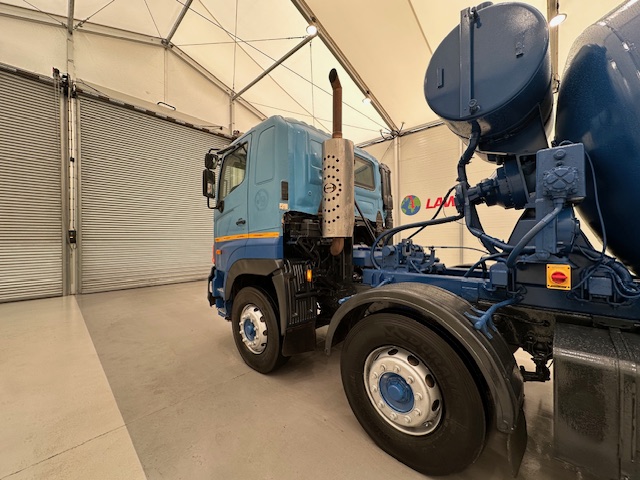 Hino 700 4123 8×4 Cement Mixer