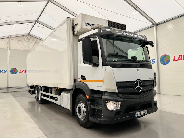 Mercedes Actros 2532 6×2 Rear Lift Day Cab Fridge Box